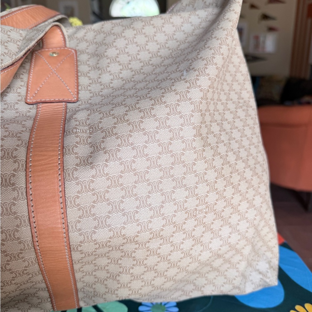CELINE DUFFLE BAG IN VERY GOOD VINTAGE CONDITION. - Picture 5 of 13